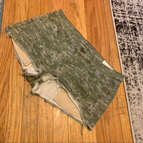 Camo Short Shorts from Rag & Bone, Sz 29 - Picture 6 of 14